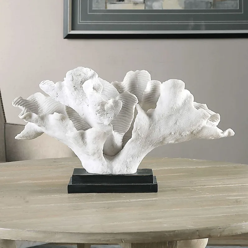 Linlen White Sculpture