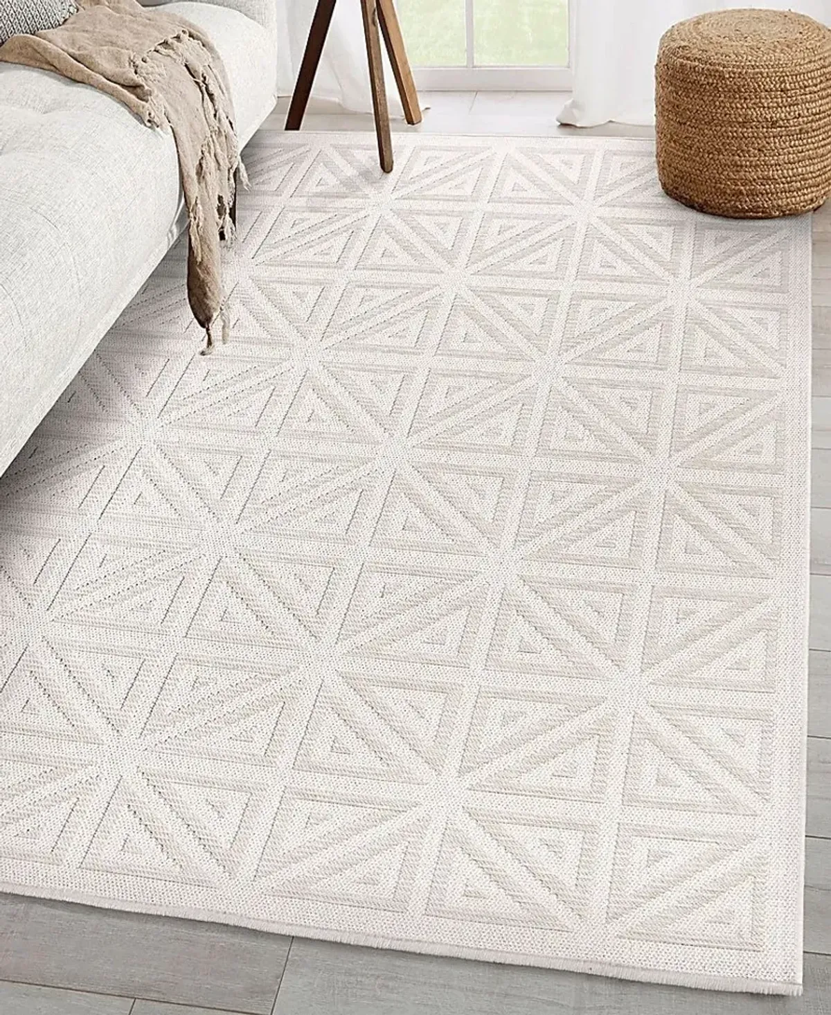 Brundidge White 5'3 x 7'6 Rug