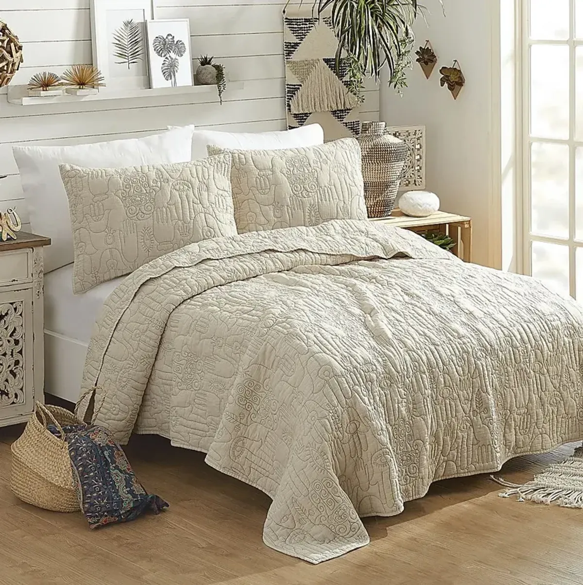 Flournoy Natural Full/Queen 3 Pc Quilt Set