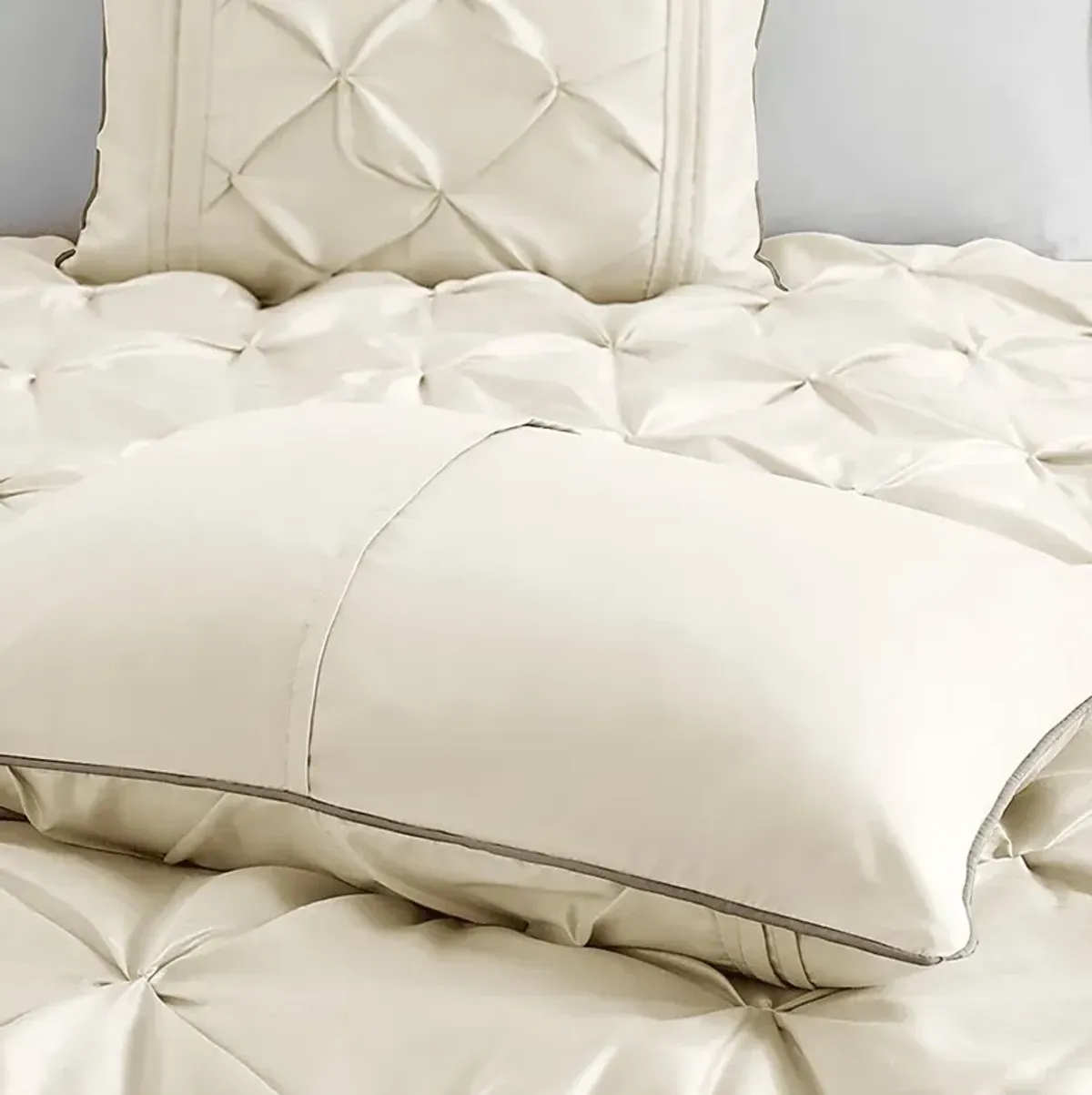 Bergerae Ivory 7 Pc Full Comforter Set