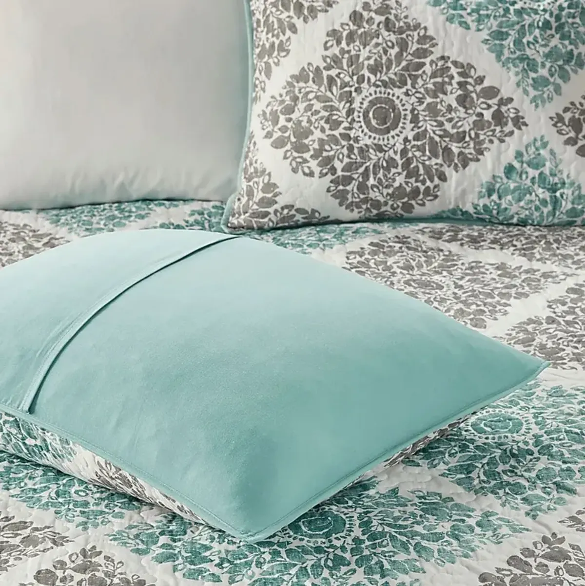 Joulee Blue 6 Pc Full/Queen Coverlet Set