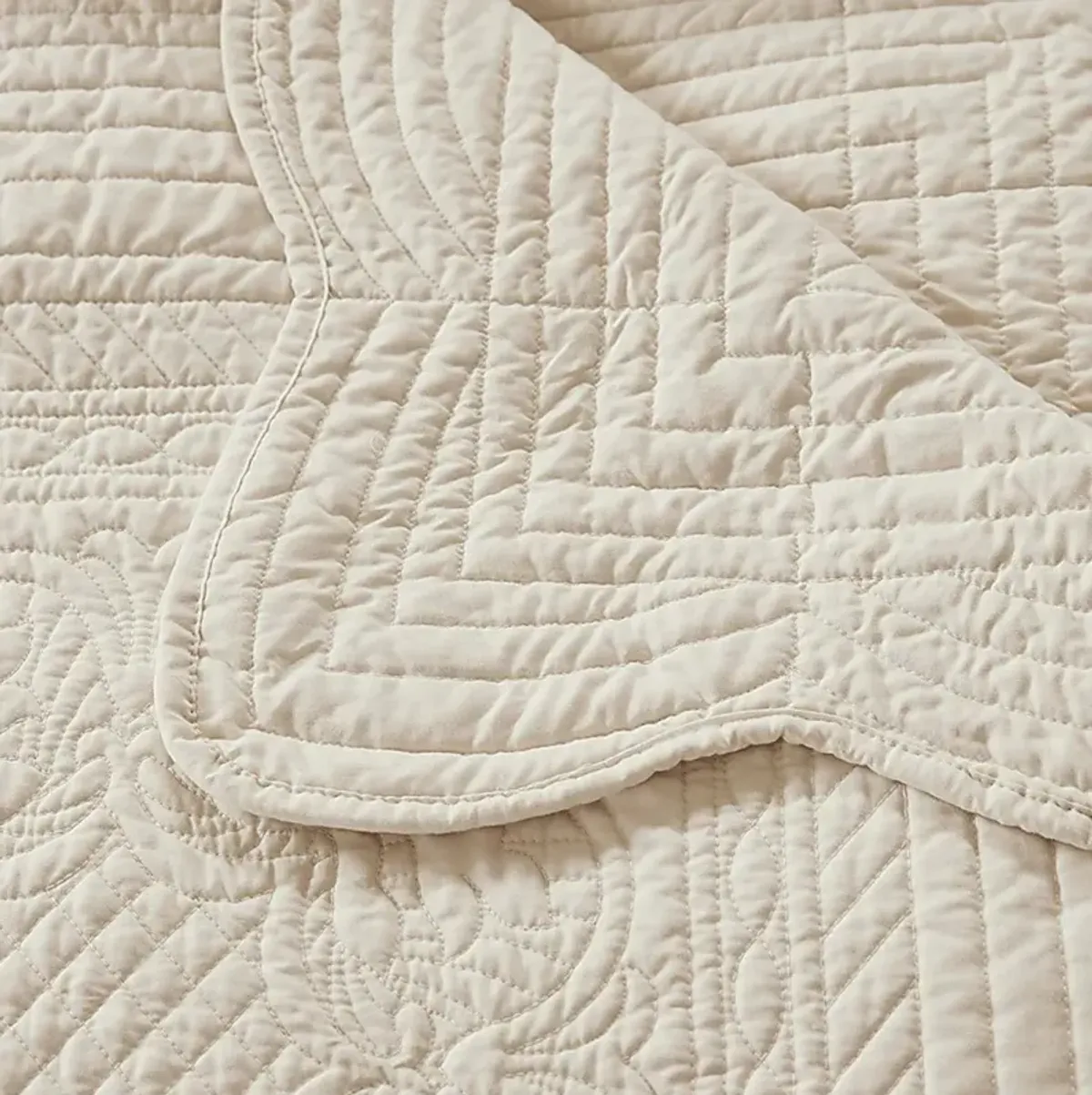 Millaudon Cream Throw Blanket