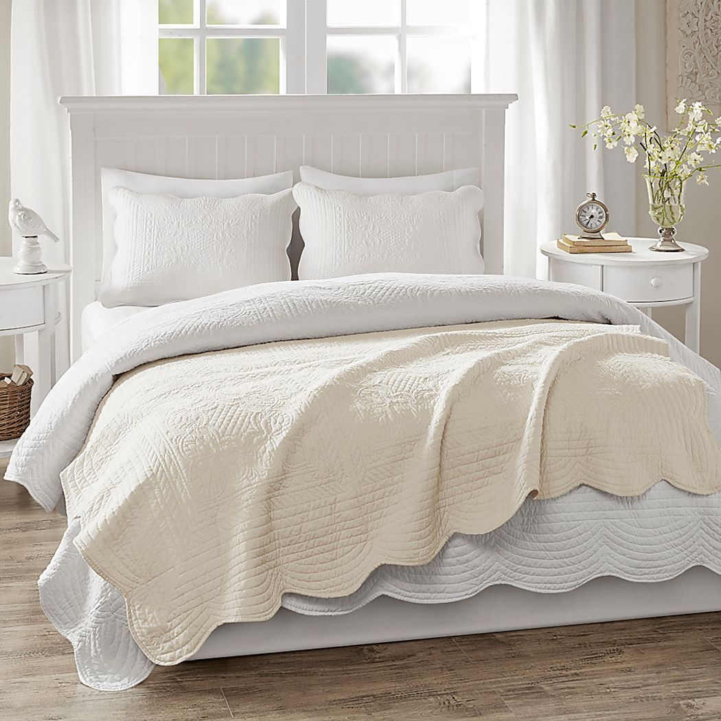 Millaudon Cream Throw Blanket