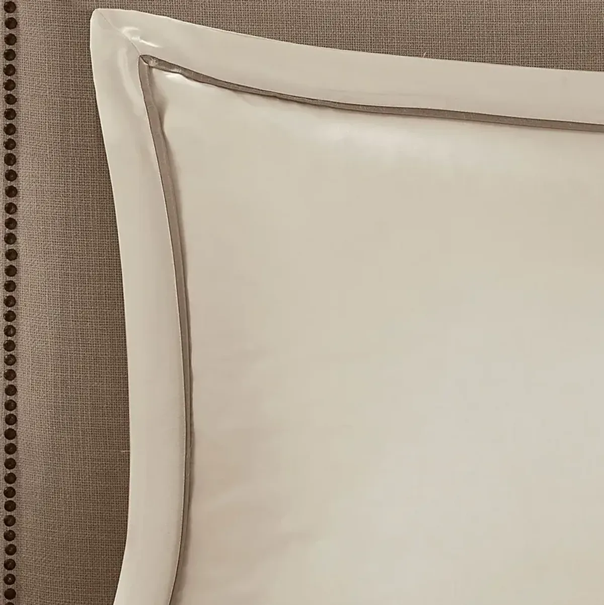 Opelusas Ivory 24 Pc California King Bedding Set