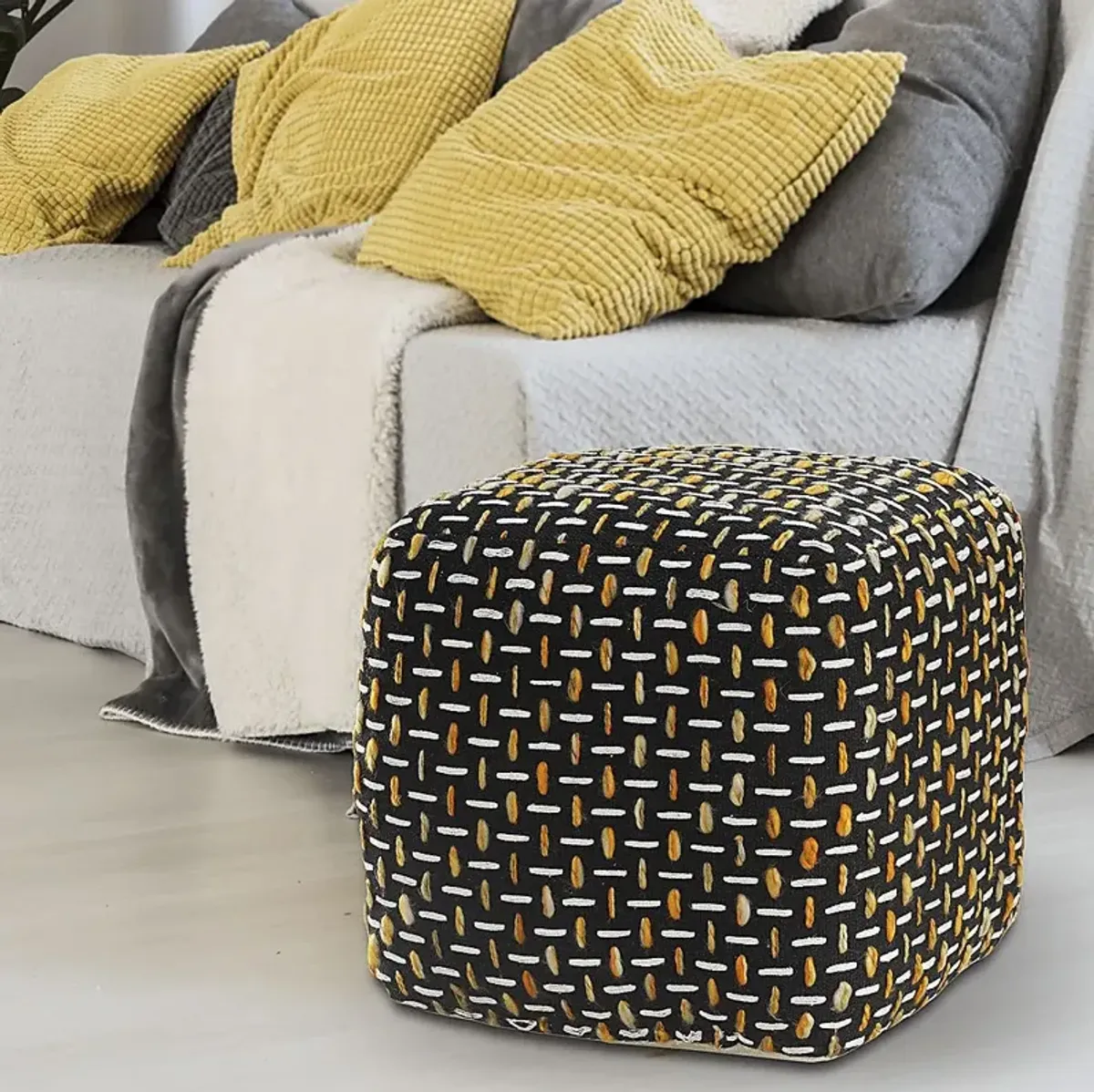 Abanela Black Pouf