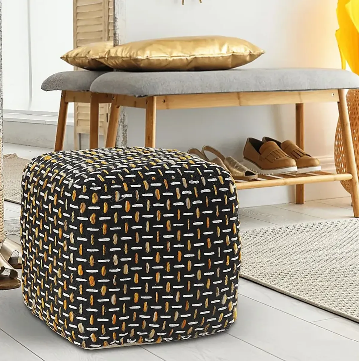 Abanela Black Pouf