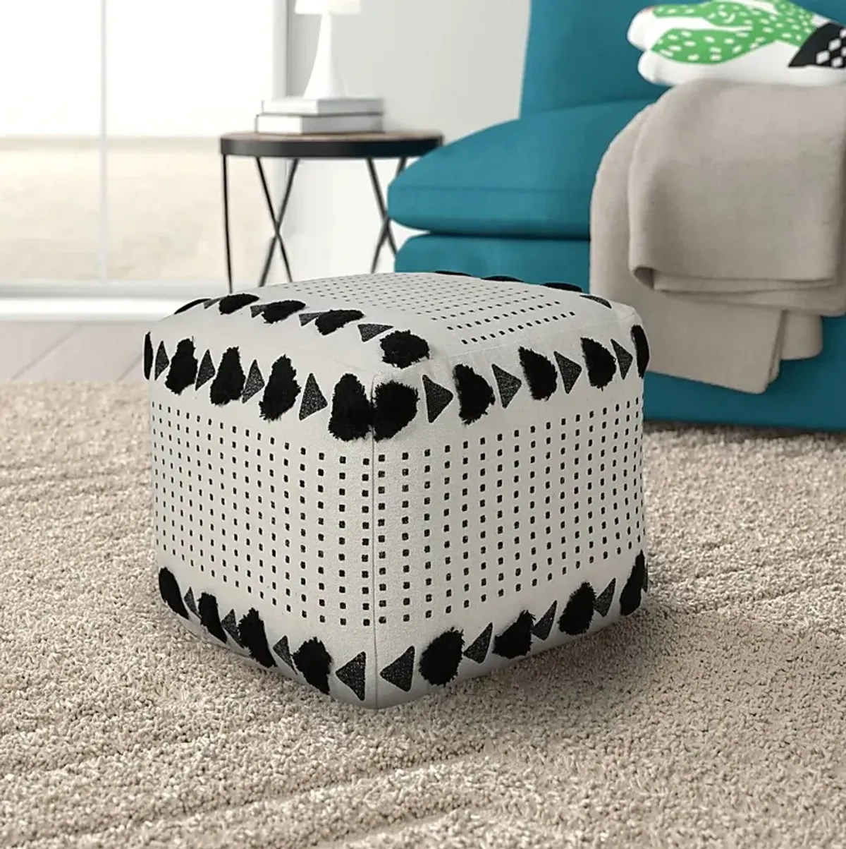 Norasen I Off White Pouf