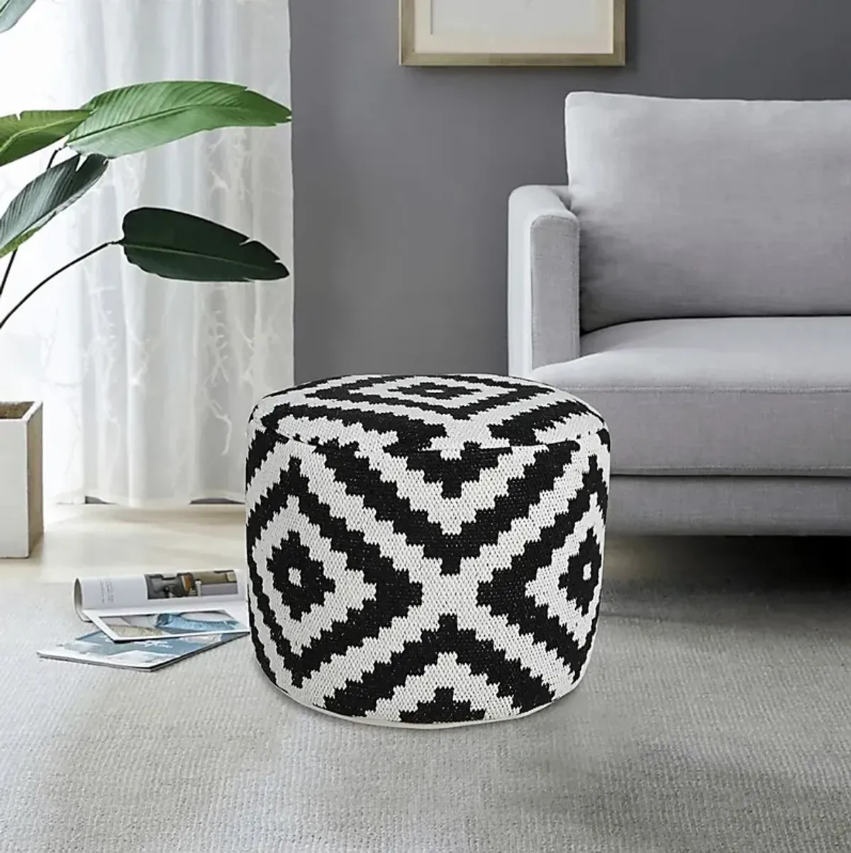 Quincera Black Pouf