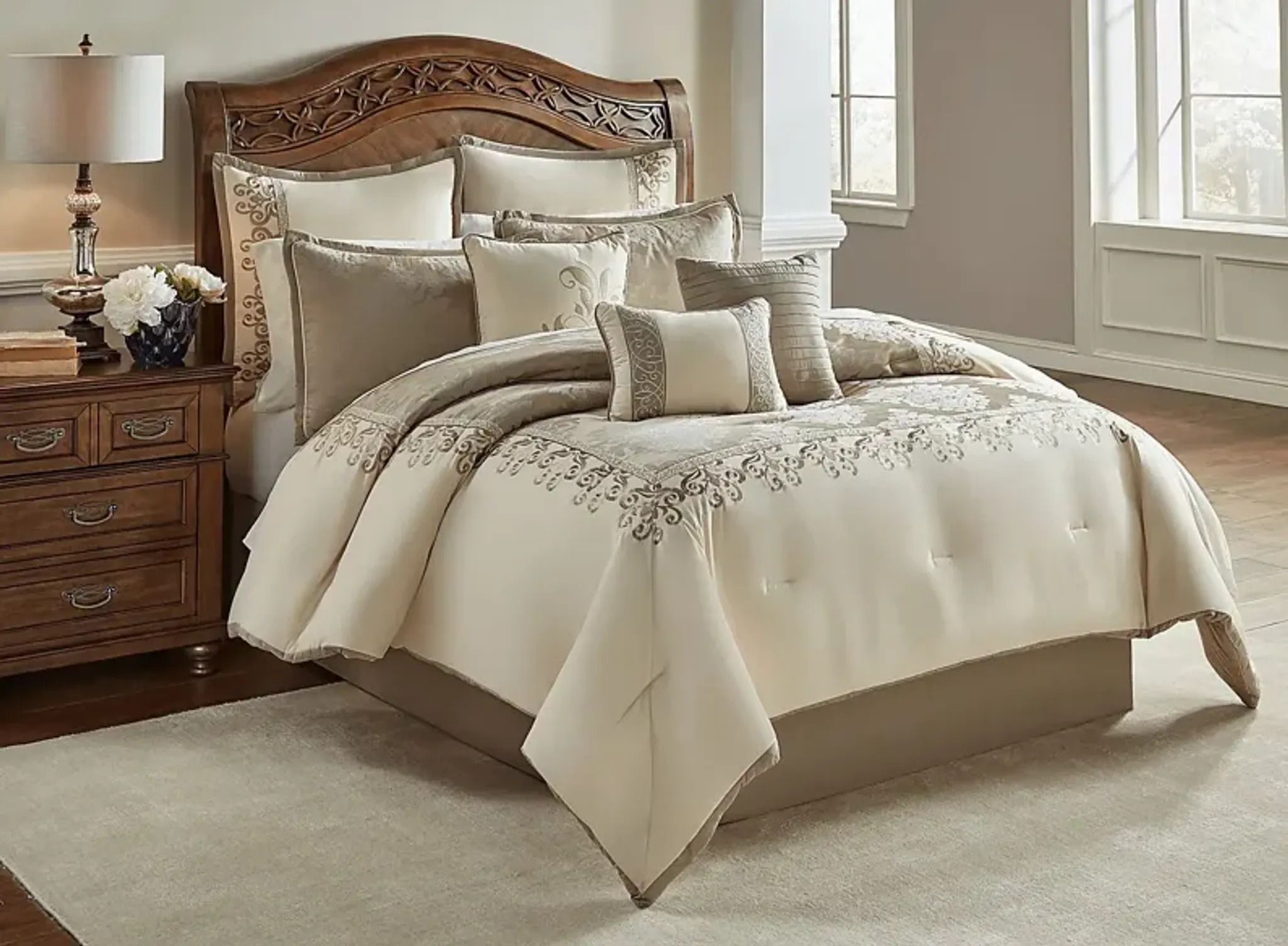Edris Ivory 10 Pc Queen Comforter Set Rooms To Go | Furniture.com