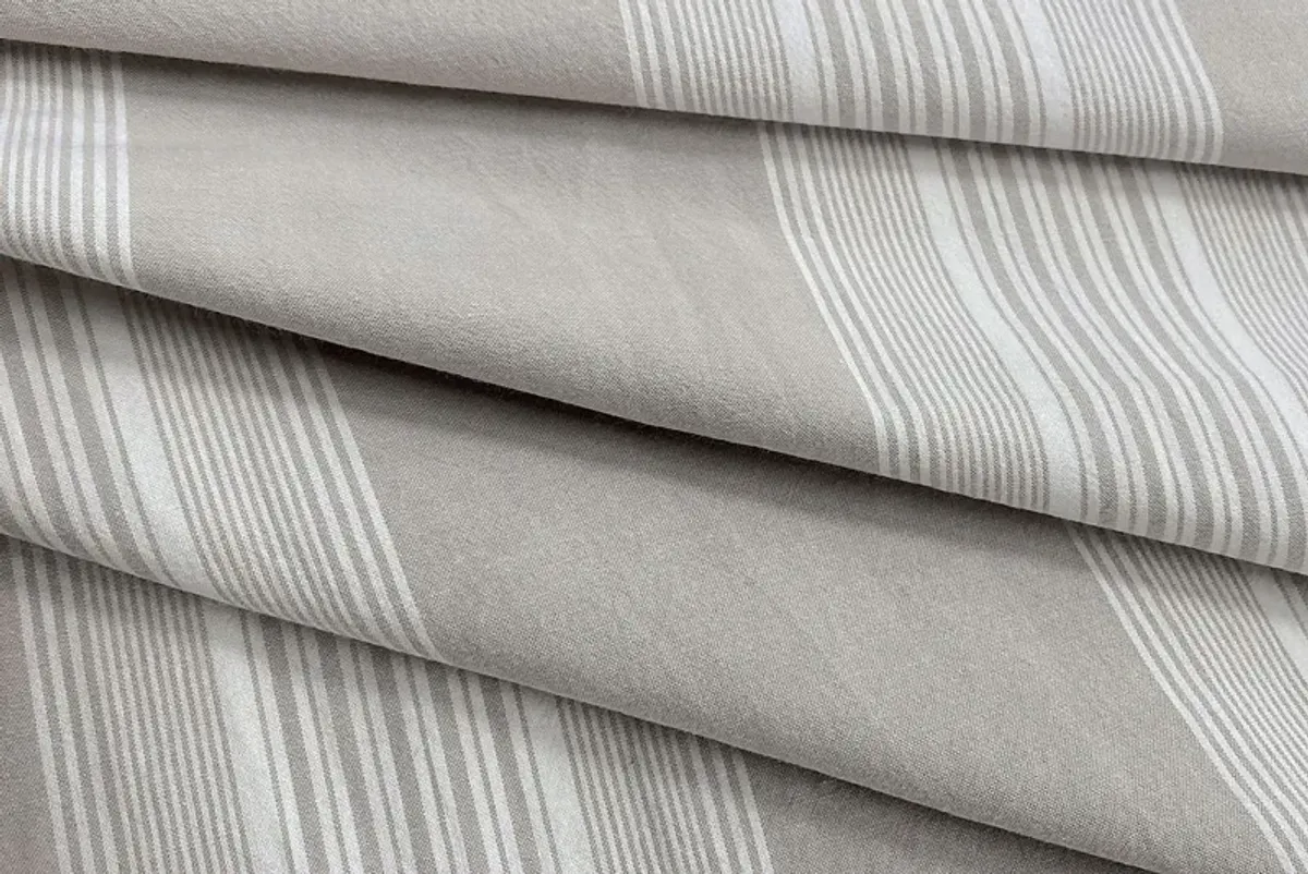 Graegle Gray Ivory 3 Pc King Comforter Set