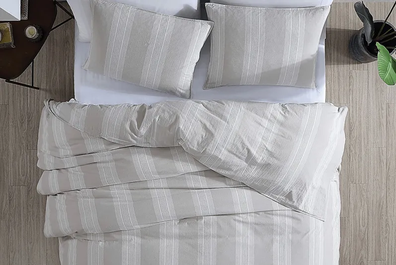 Graegle Gray Ivory 3 Pc King Comforter Set