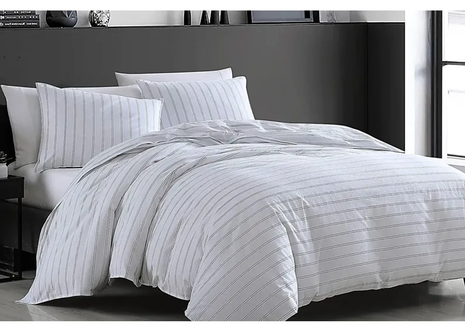 Griffian White 3 Pc Queen Comforter Set