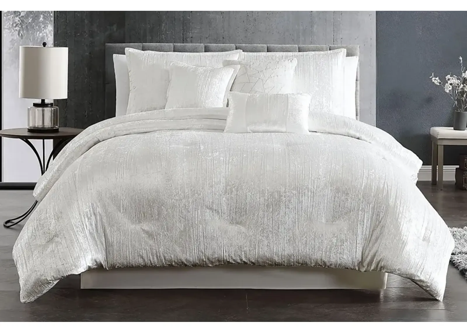 Recine White 7 Pc Queen Comforter Set