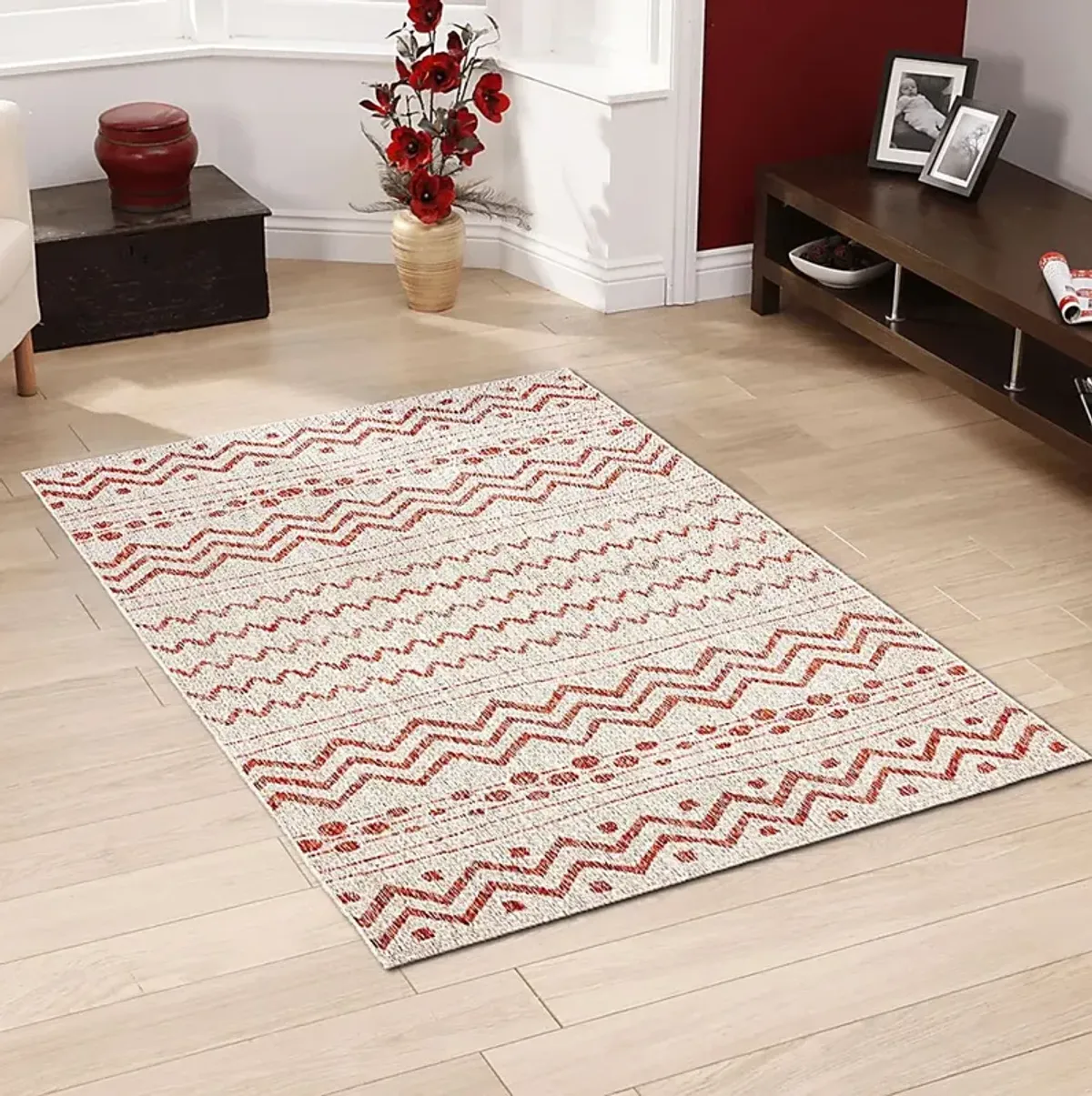 Onomis Beige/Red 5' x 8' Indoor/Outdoor Rug