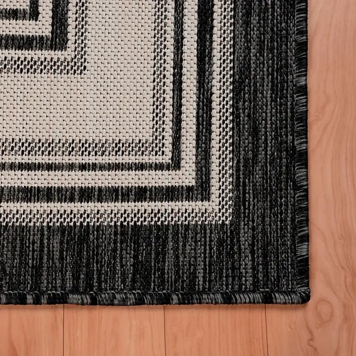 Carledosa Black/Multi 5'3 x 7' Indoor/Outdoor Rug