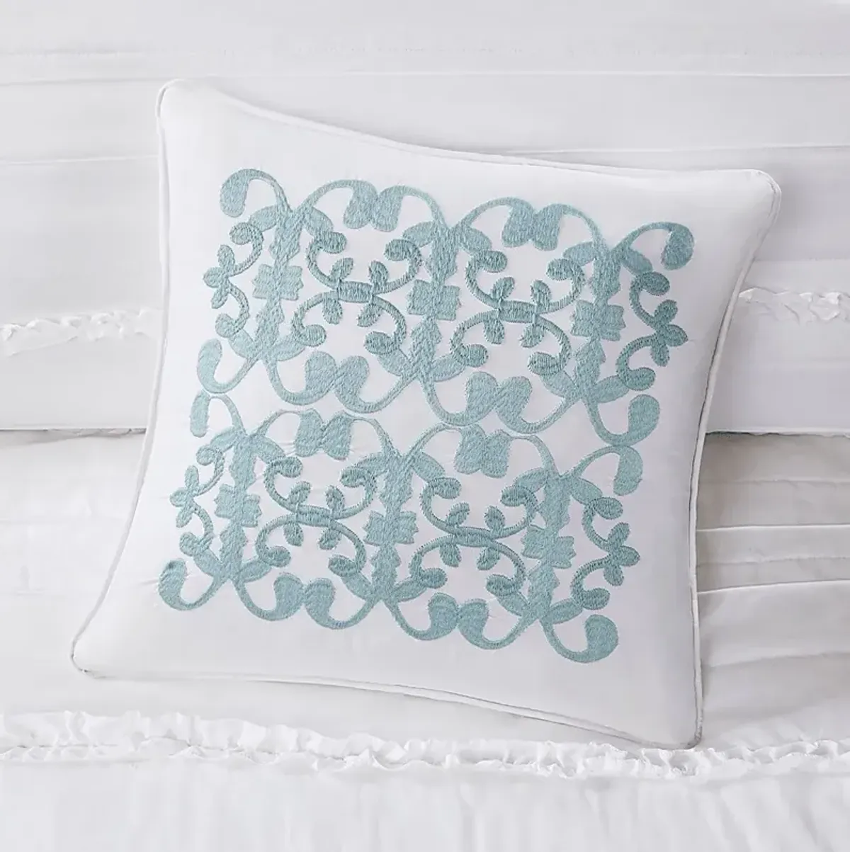 Allinda White 5 Pc Queen Comforter Set