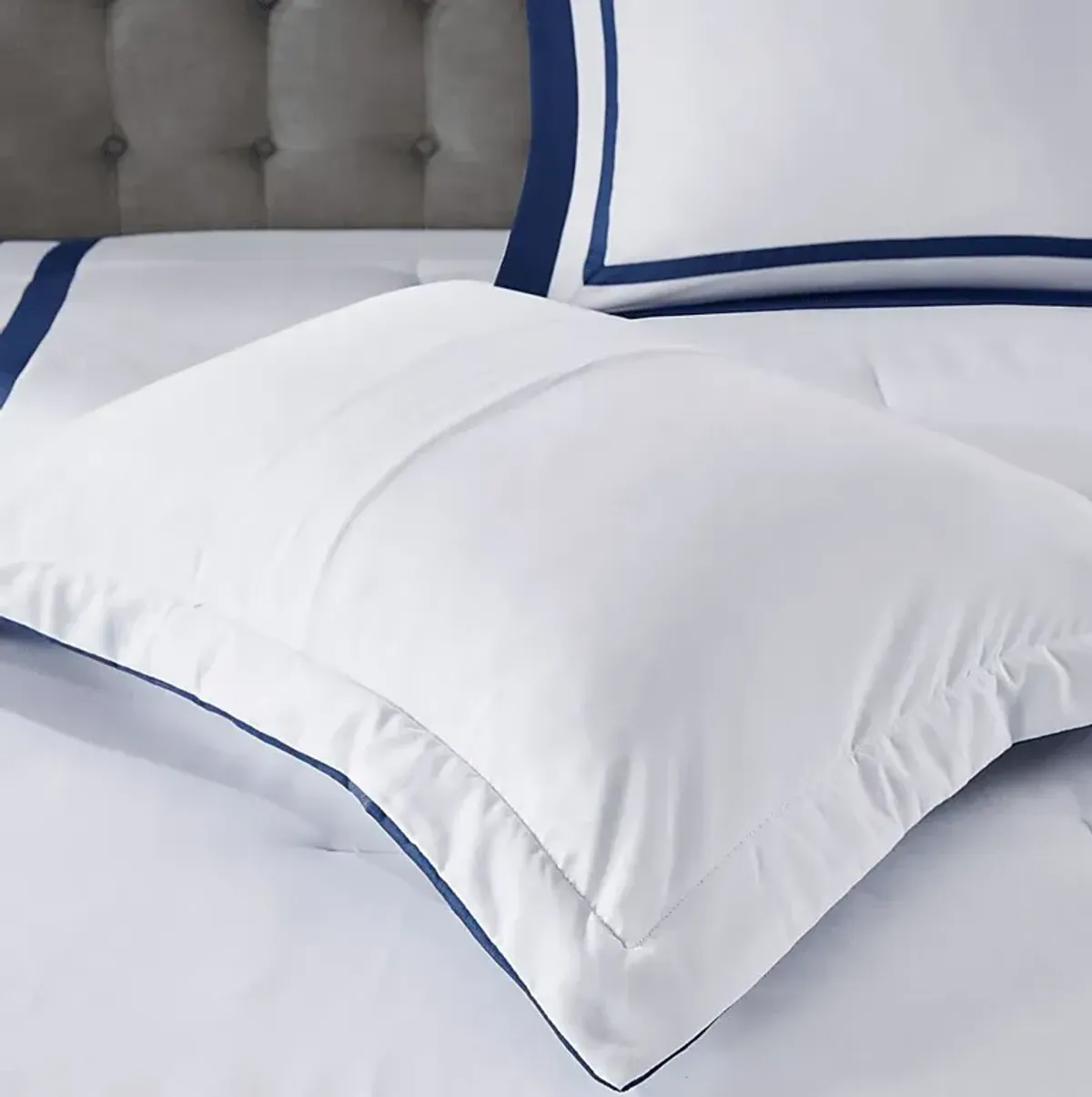 Noemy Navy 8 Pc Queen Coverlet Set