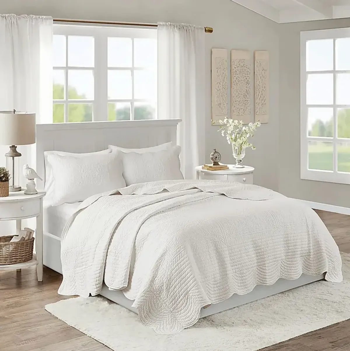 Midean White 3 Pc Queen Coverlet Set