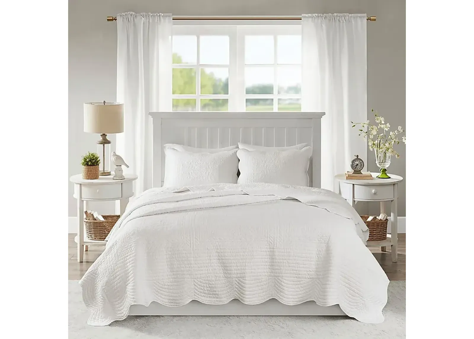 Midean White 3 Pc Queen Coverlet Set