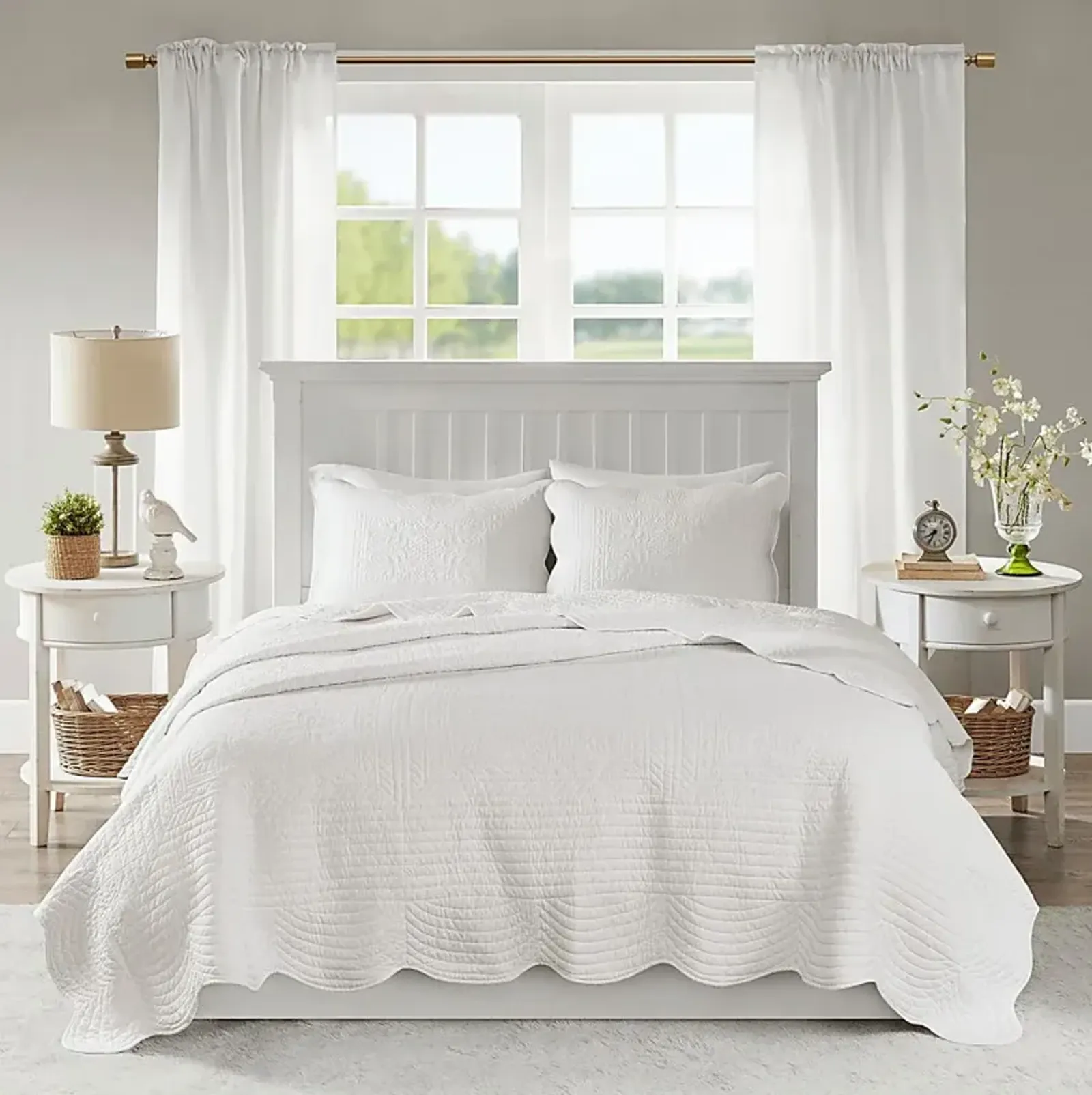 Midean White 3 Pc Queen Coverlet Set