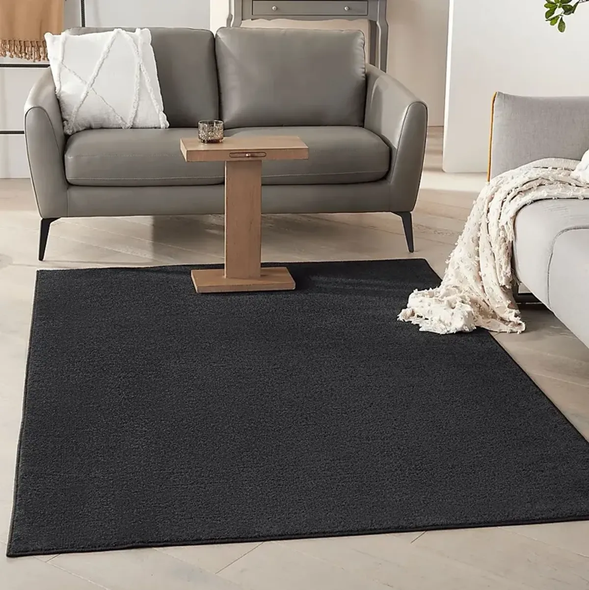 Easthagen Black 5' x 7' Indoor/Outdoor Rug