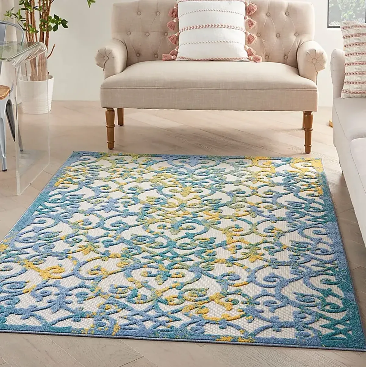 Drayce Ivory/Blue 5'3 x 7'5 Indoor/Outdoor Rug