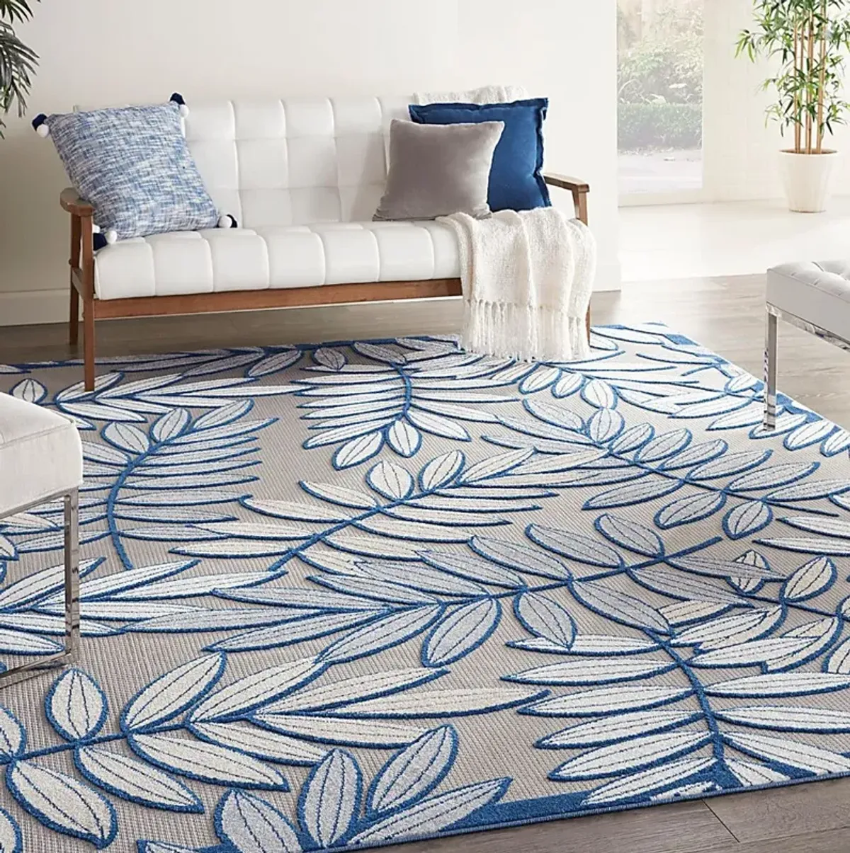 Krisiel Ivory/Navy 7'10 x 10'6 Indoor/Outdoor Rug