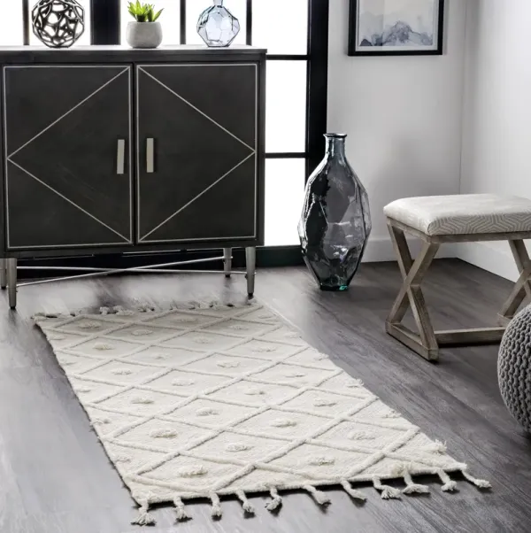 Diamond Textured Trellis Tassel Rug