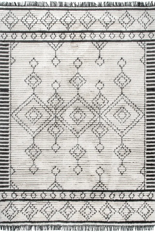 Stippled Diamonds Fringed Rug