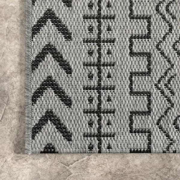 Striped Tribal Indoor/Outdoor Rug