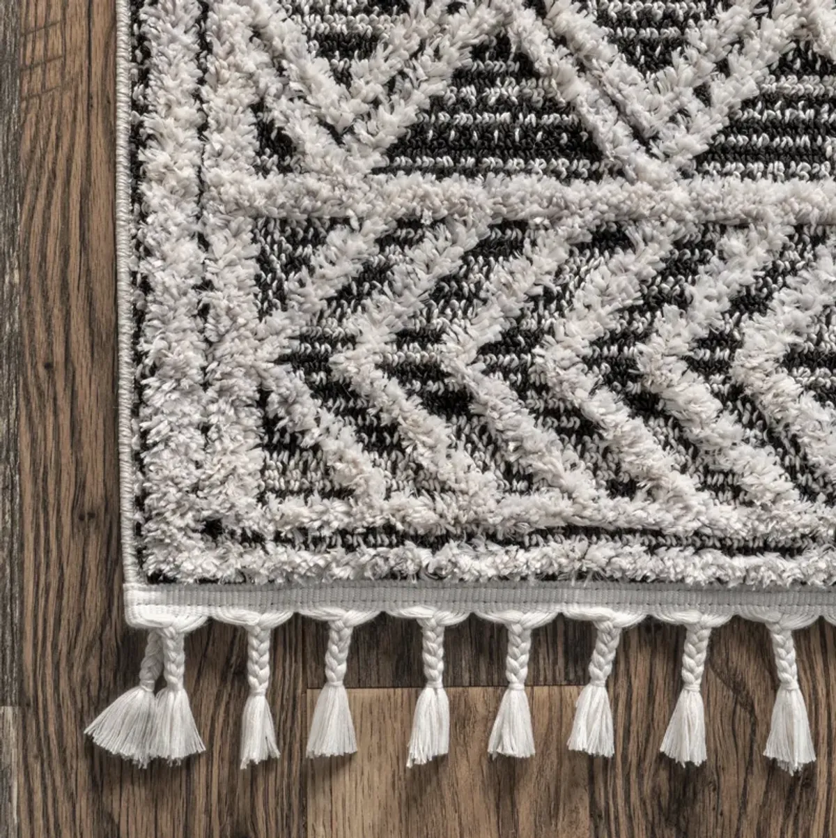 Shaggy Lattice Tassel Rug