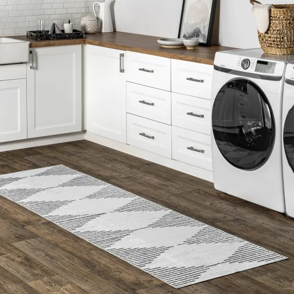 Diamond Pinstripes Washable Rug