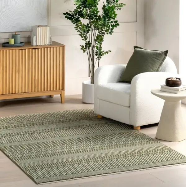 Maude Geometric Traditional Fringed Rug