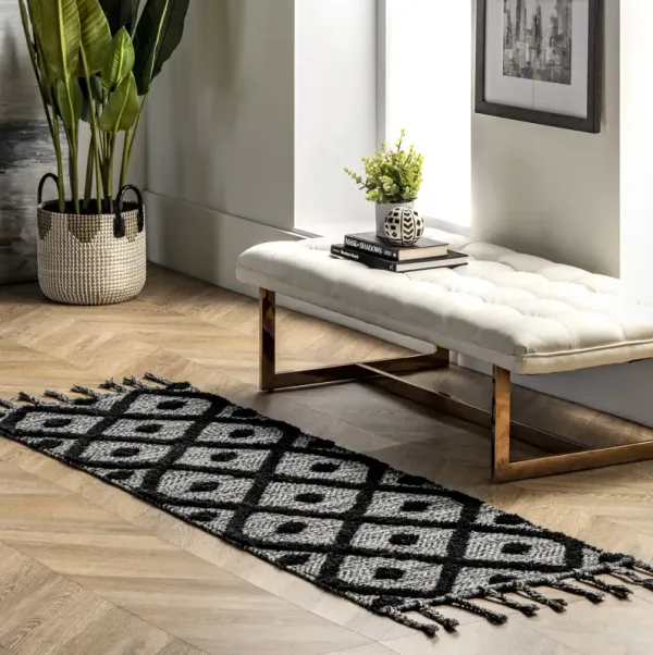 Diamond Textured Trellis Tassel Rug