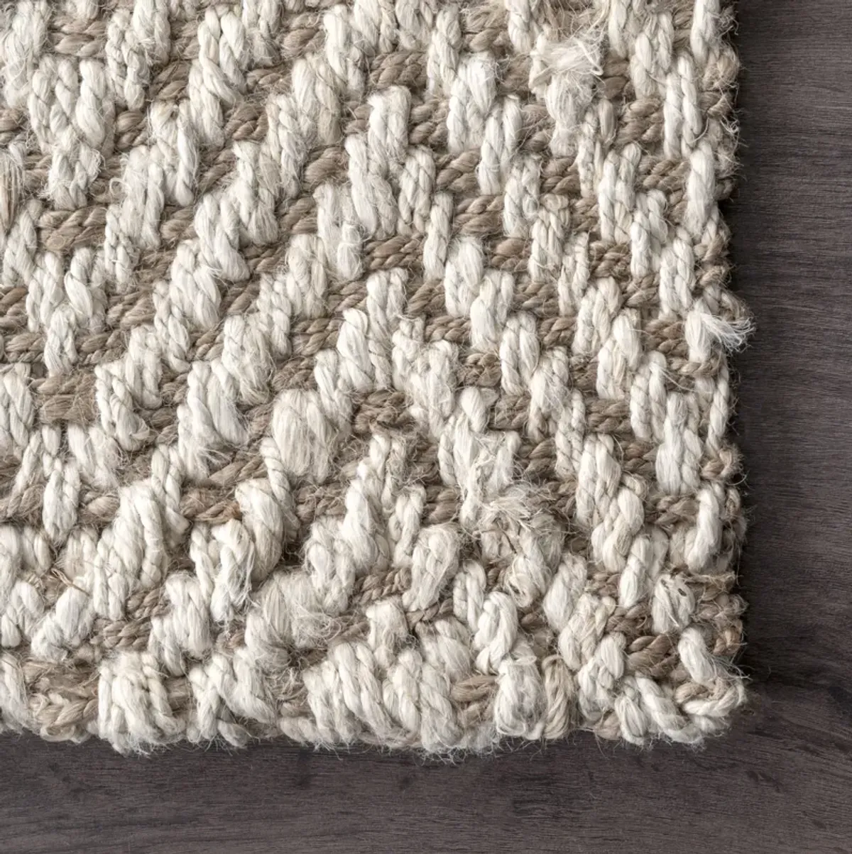 Handwoven Jute Jagged Chevron Rug