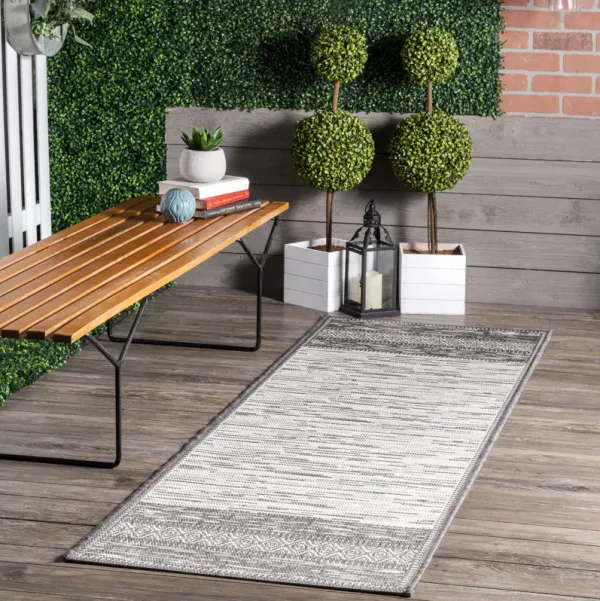 Striated Indoor/Outdoor Rug