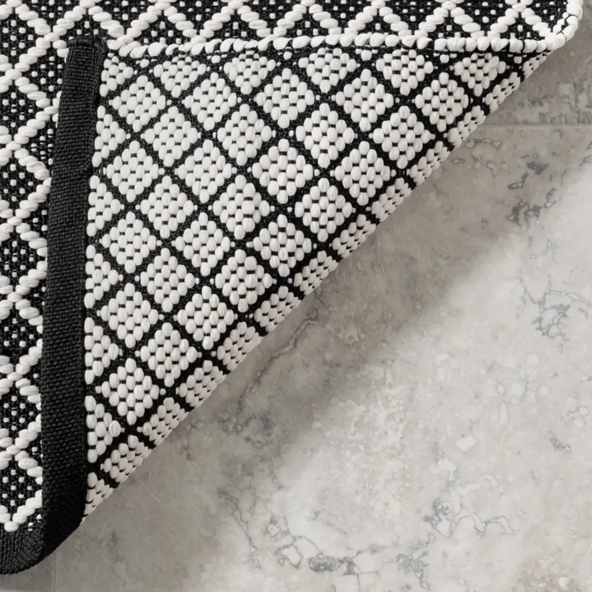Trellis Handwoven Indoor/Outdoor Rug