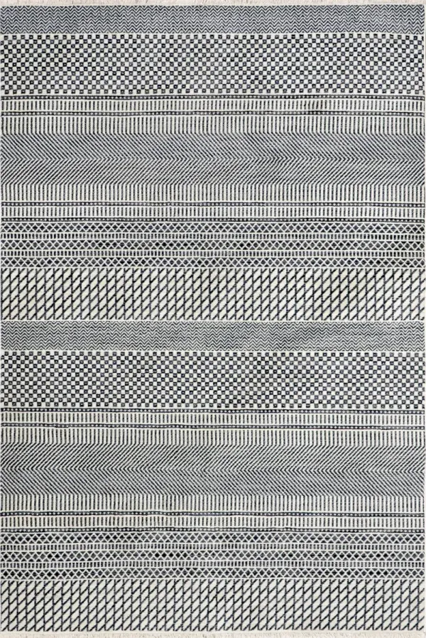 Maude Geometric Traditional Fringed Rug