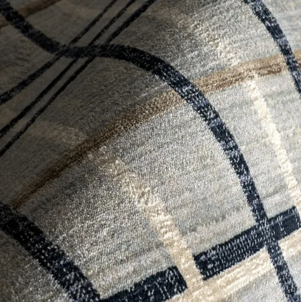 Lina Plaid Fringed Rug