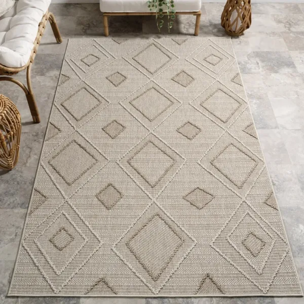 Saige High-Low Diamond Indoor/Outdoor Rug