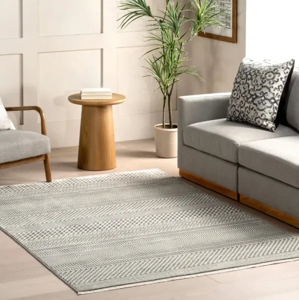 Maude Geometric Traditional Fringed Rug