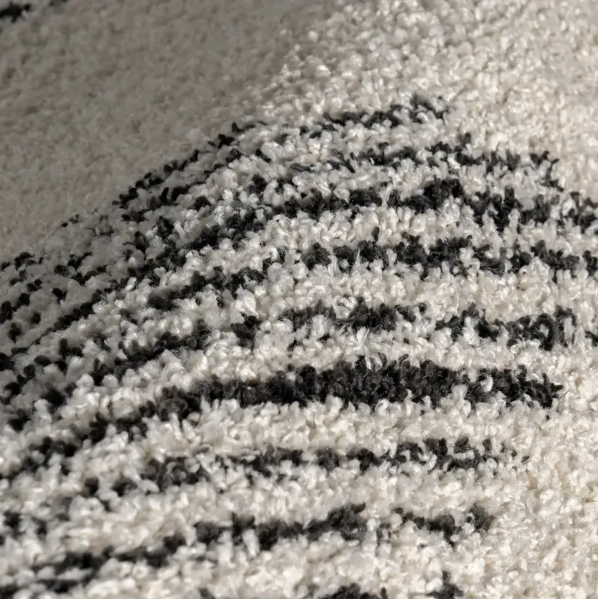 Moroccan Diamond Pinstripes Tassel Rug