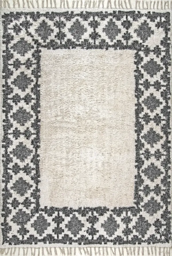 Fuzzy Diamond Border Tassel Flatweave Rug