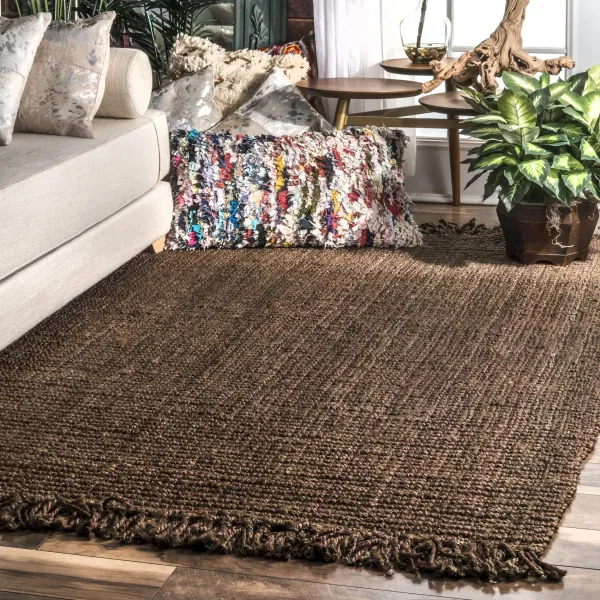 Chunky Jute Tasseled Rug