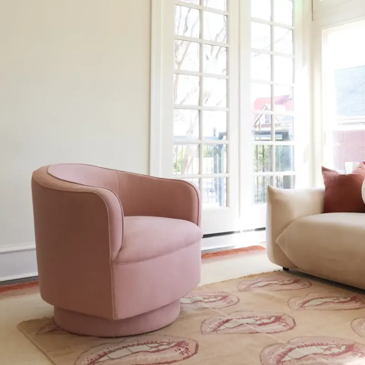 Helene Swivel Chair in Blush Linen