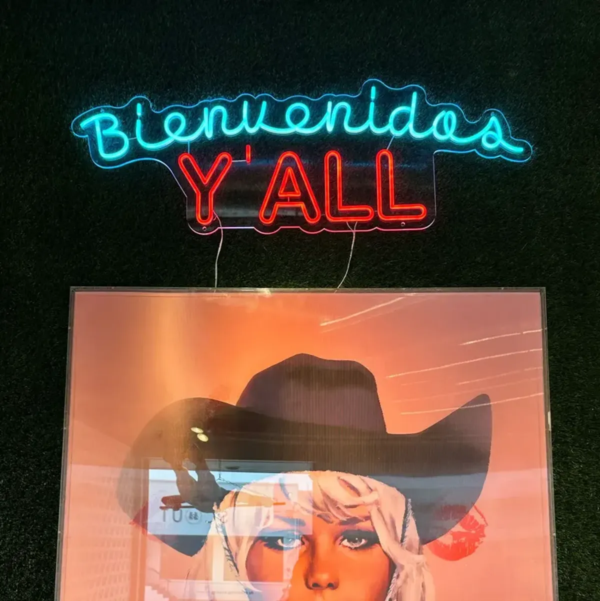 Bienvenidos Y’all Neon Sign