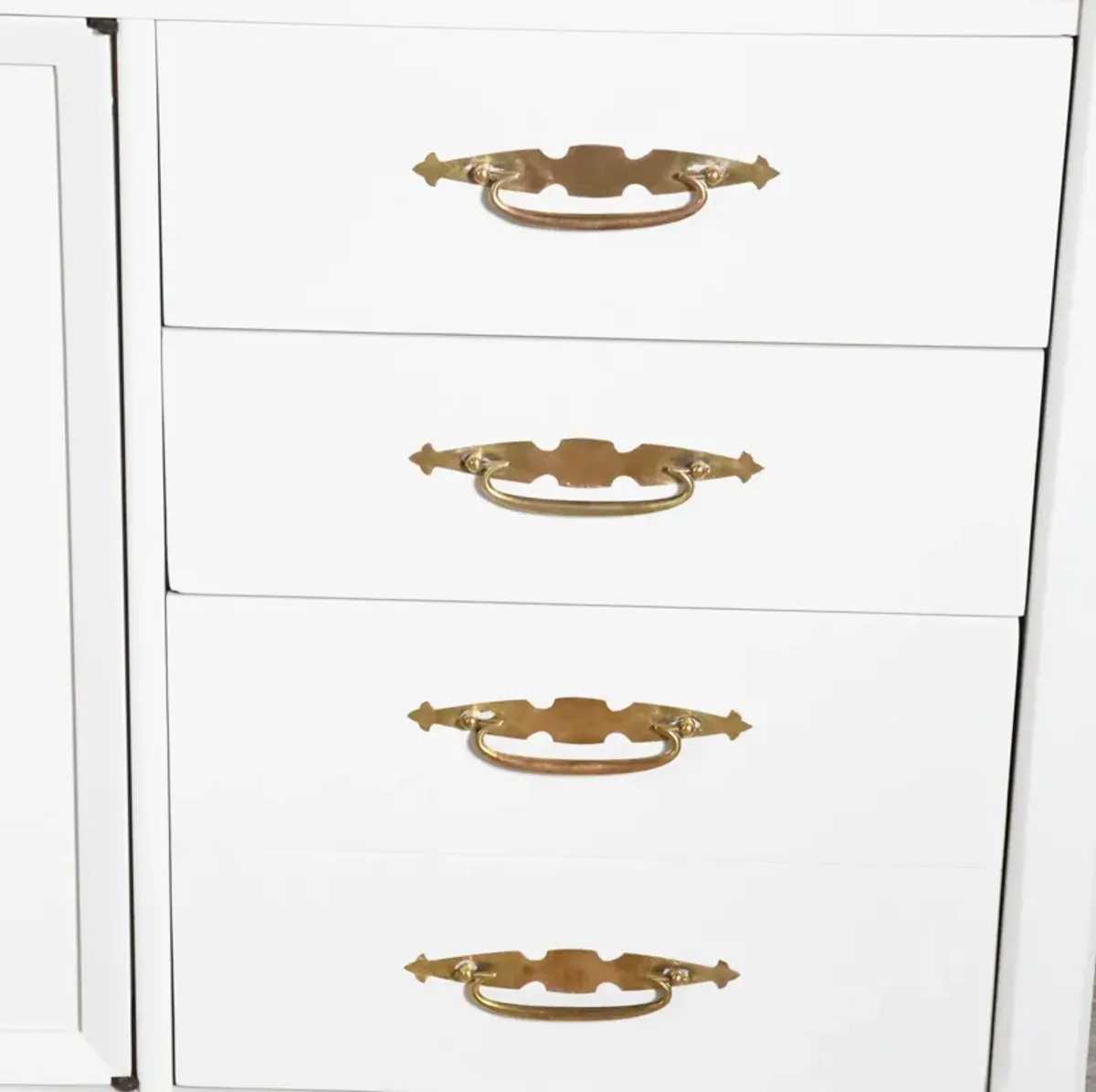 Traditional Credenza Lacquered in Cirrus White