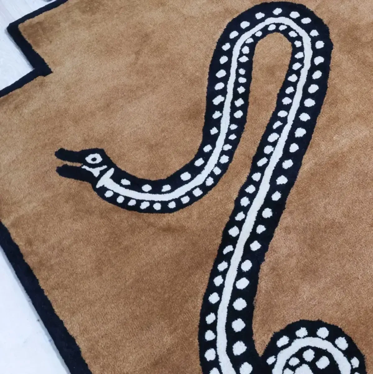 Viper Saddle Tufted Knot Rug