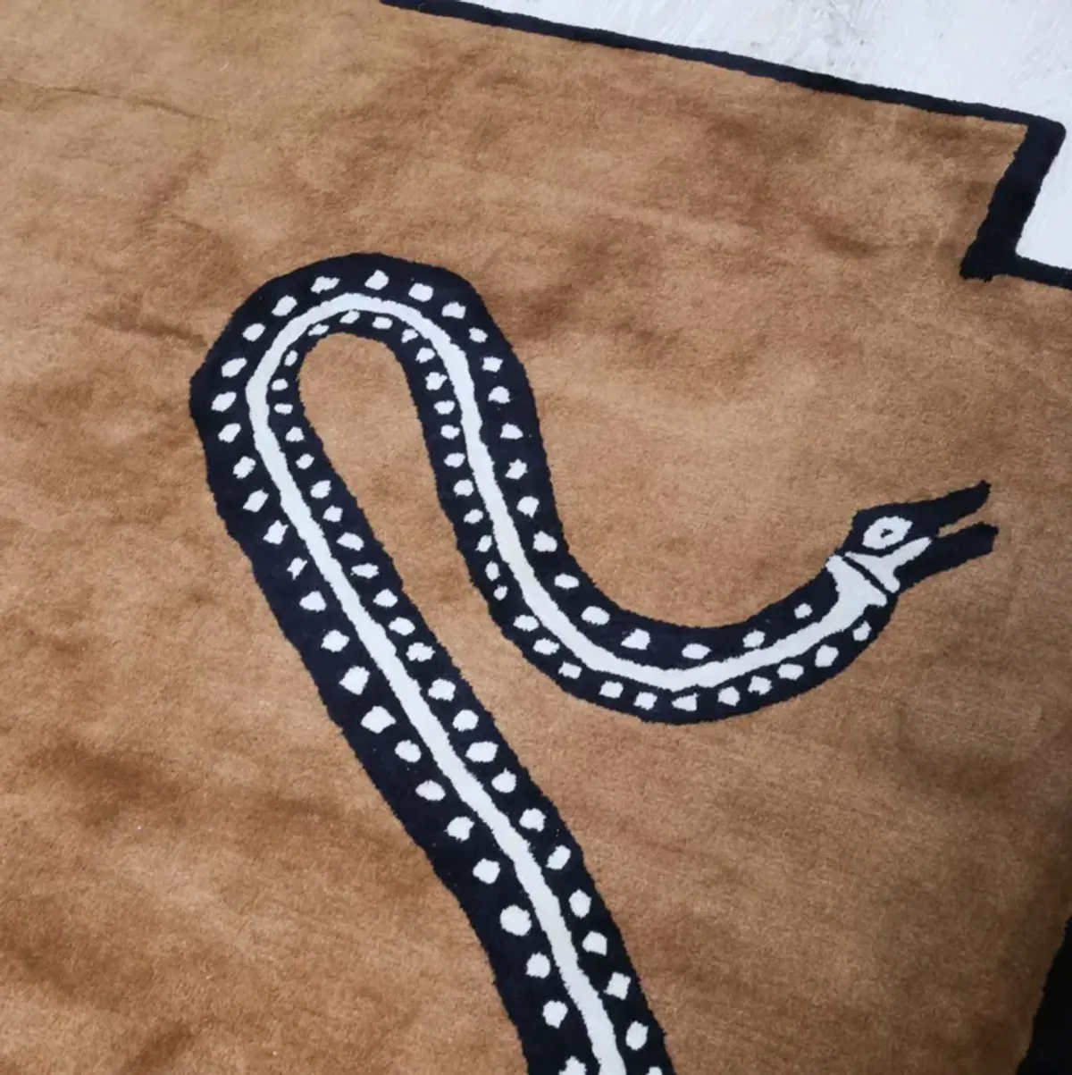 Viper Saddle Tufted Knot Rug