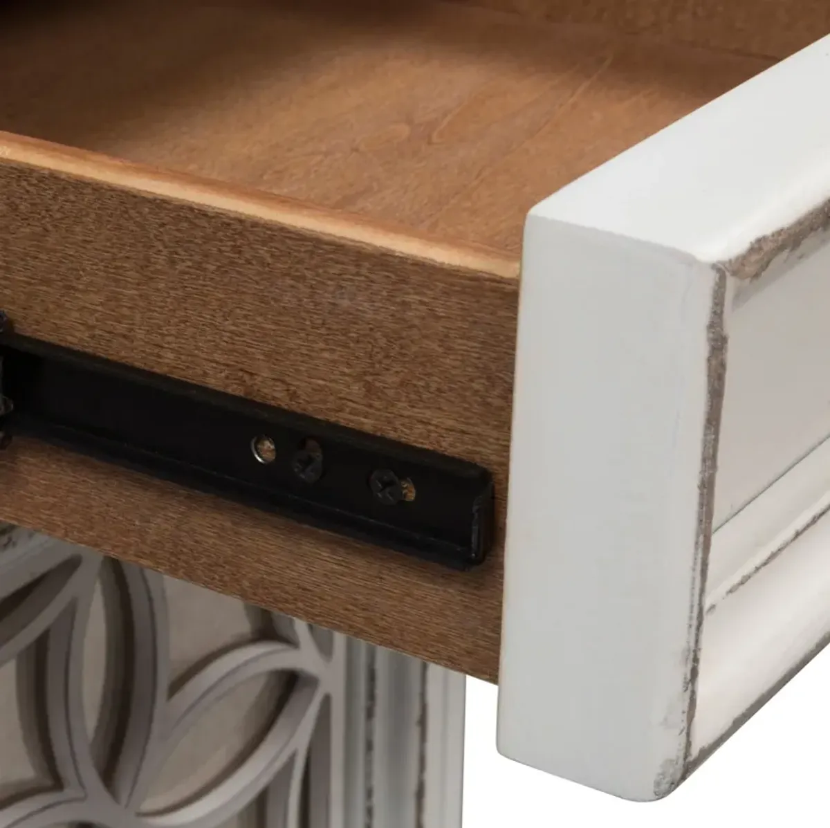 Liberty Furniture Magnolia Manor Chairside Table